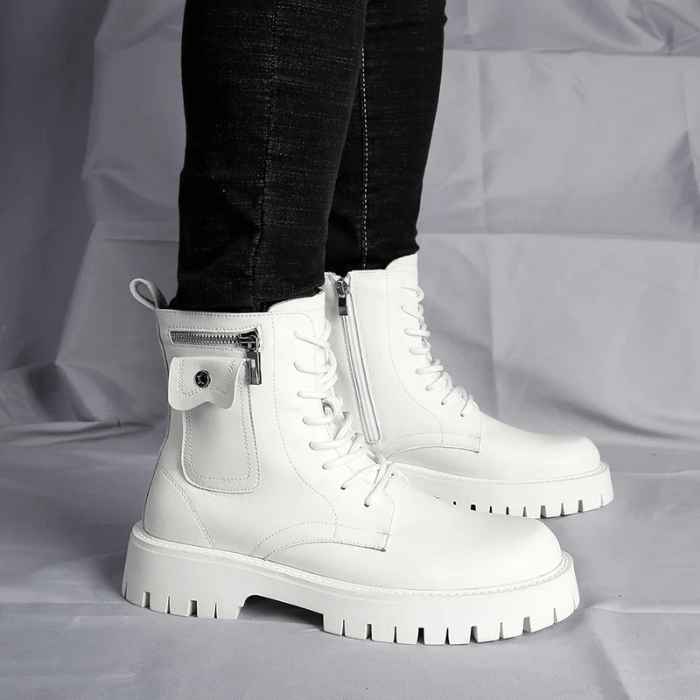 BOTTES EN CUIR CRANTÉES À LACETS