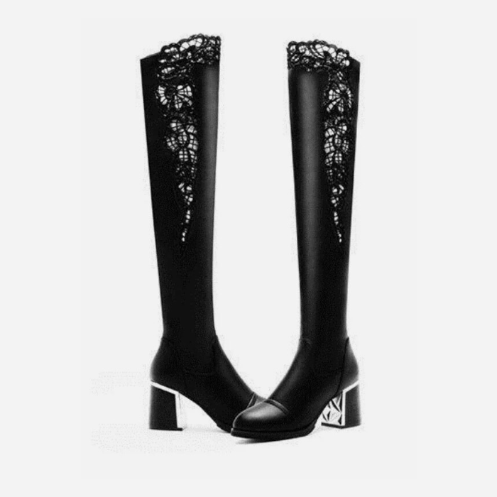 BOTTES HAUTES NOIRES EN DENTELLE BRODÉE