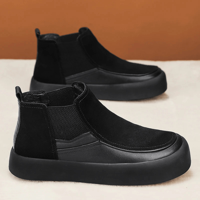 BOTTES NOIRES EN CUIR À<br>SEMELLE ÉPAISSE