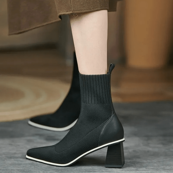 BOTTINES CHAUSSETTES À BOUT CARRÉ NOIR / 35