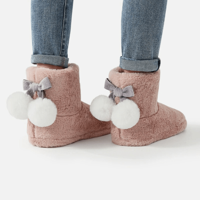 CHAUSSONS BOTTINES AVEC POMPONS À L'ARRIÈRE