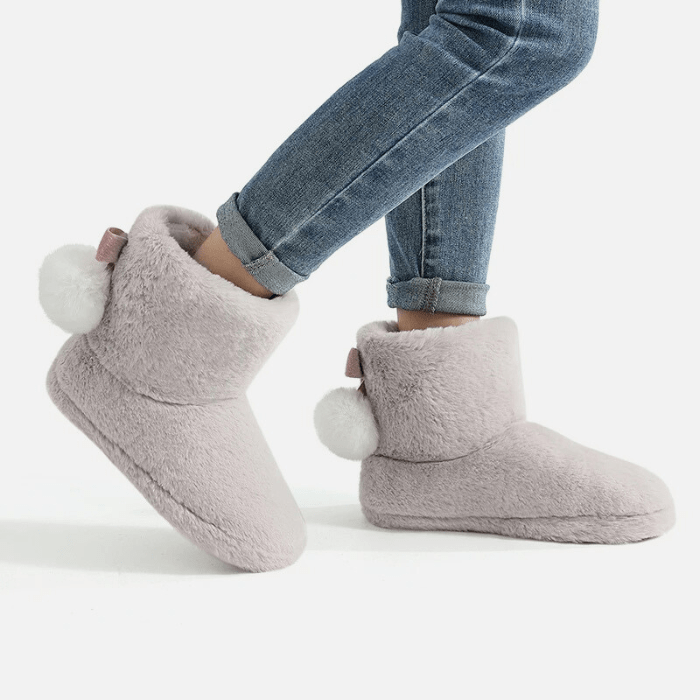 CHAUSSONS BOTTINES AVEC POMPONS À L'ARRIÈRE