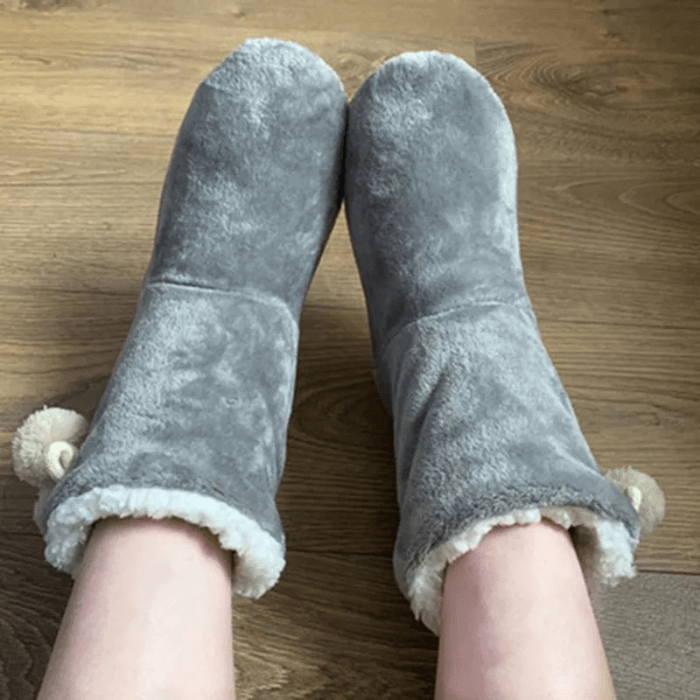 CHAUSSONS CHAUSSETTES AVEC POMPONS SUR LE CÔTÉ