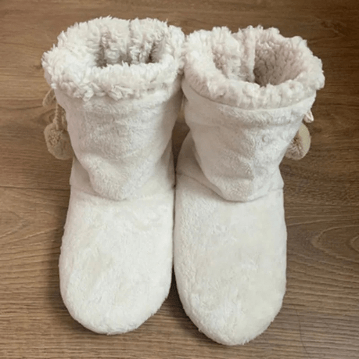 CHAUSSONS CHAUSSETTES AVEC POMPONS SUR LE CÔTÉ BLANC / 35-38