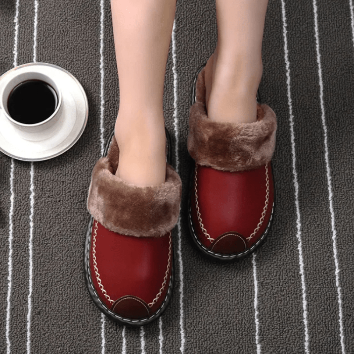 CHAUSSONS MULES EN CUIR AVEC FOURRURE