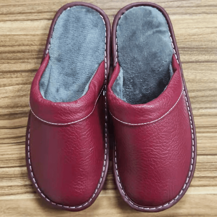 CHAUSSONS MULES EN FAUX CUIR GRENAT / 35-36