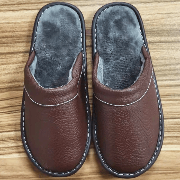 CHAUSSONS MULES EN FAUX CUIR MARRON / 35-36