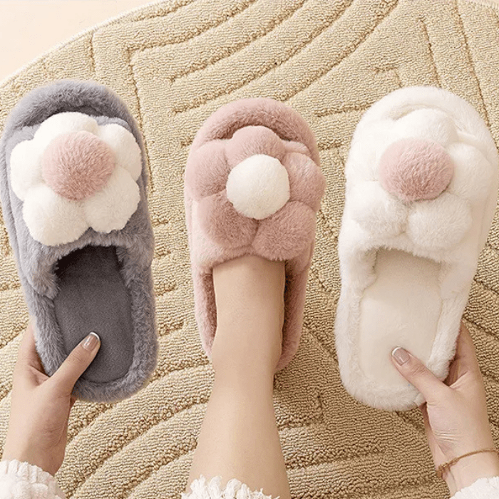 CHAUSSONS MULES FEMME AVEC POMPONS